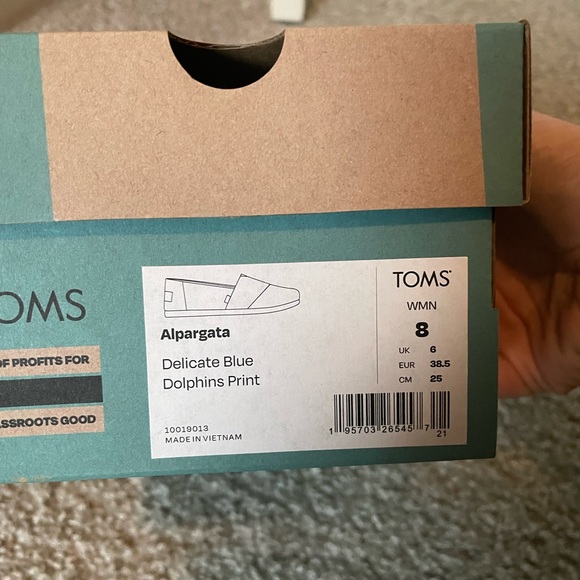 NWT Toms delicate blue, dolphin print, size 8 - Picture 2 of 8